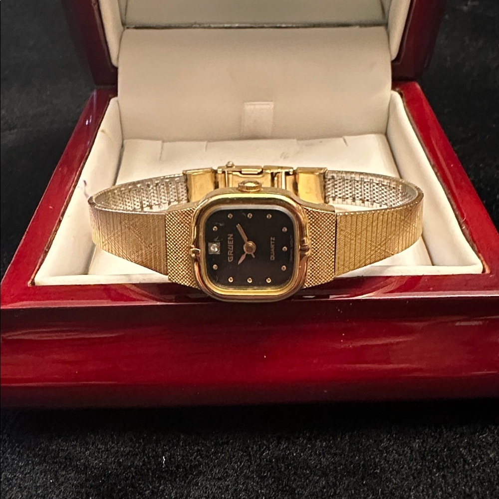 1970s Elgin Gold Women's Watch with Diamond
